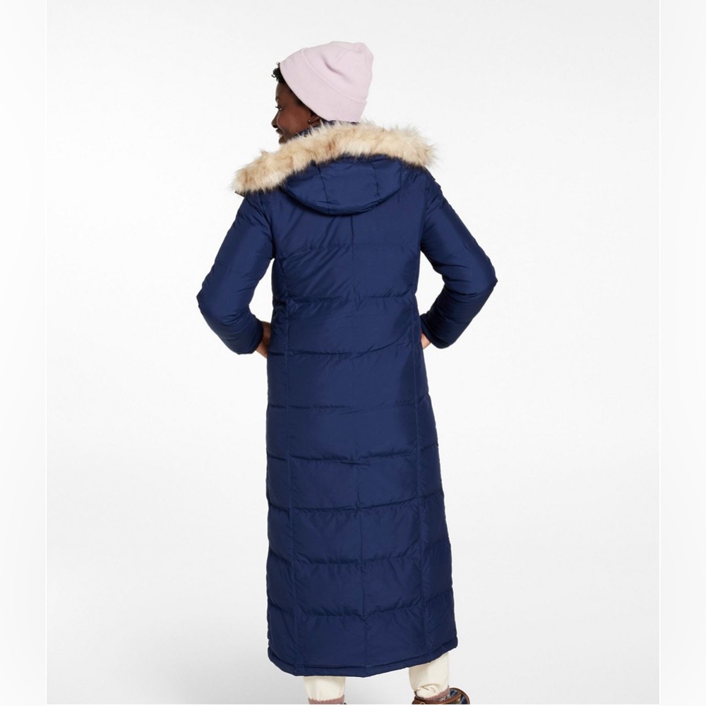 L.L. Bean Women's Ultrawarm Coat, Long
- Night (Navy Blue) Size M - Picture 3 of 9